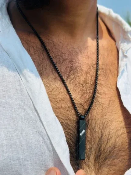 Black pendant Chain